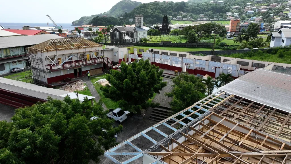Bishops_College_Ongoing_works_on_Staffroom_roof_2